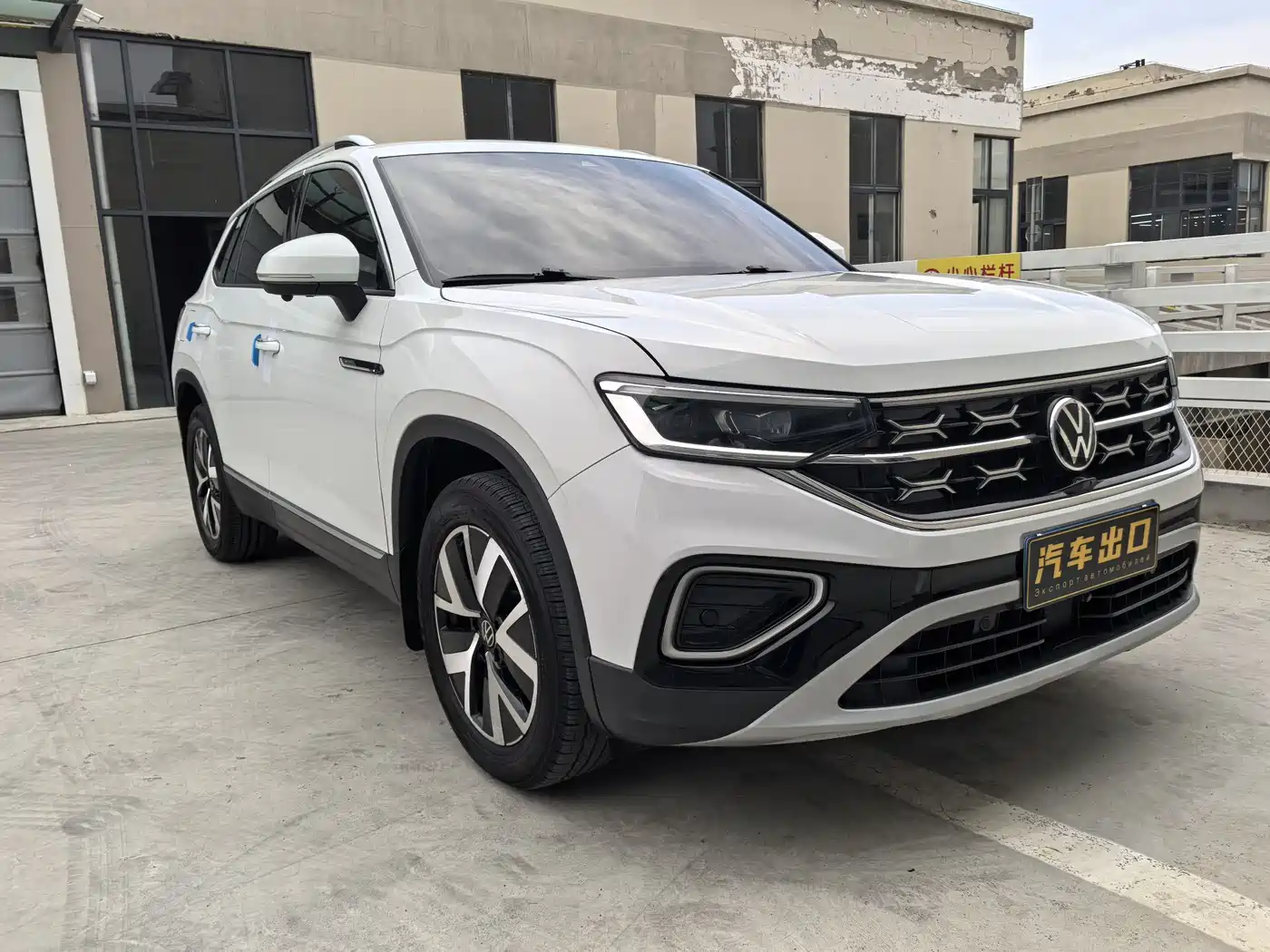 Volkswagen Tayron 2023 280TSI 2WD Luxury Plus Advanced Edition фото 3