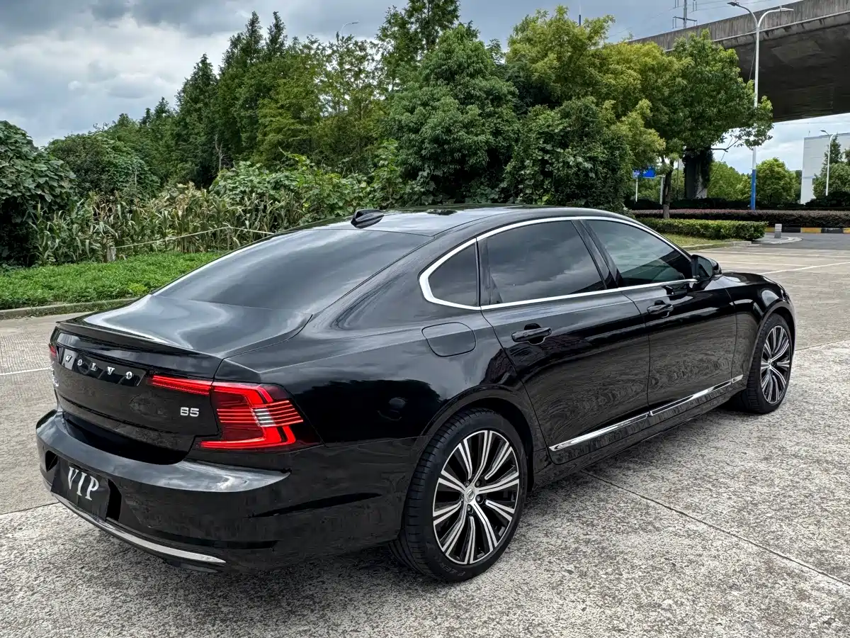 Фото 8 - Volvo S90