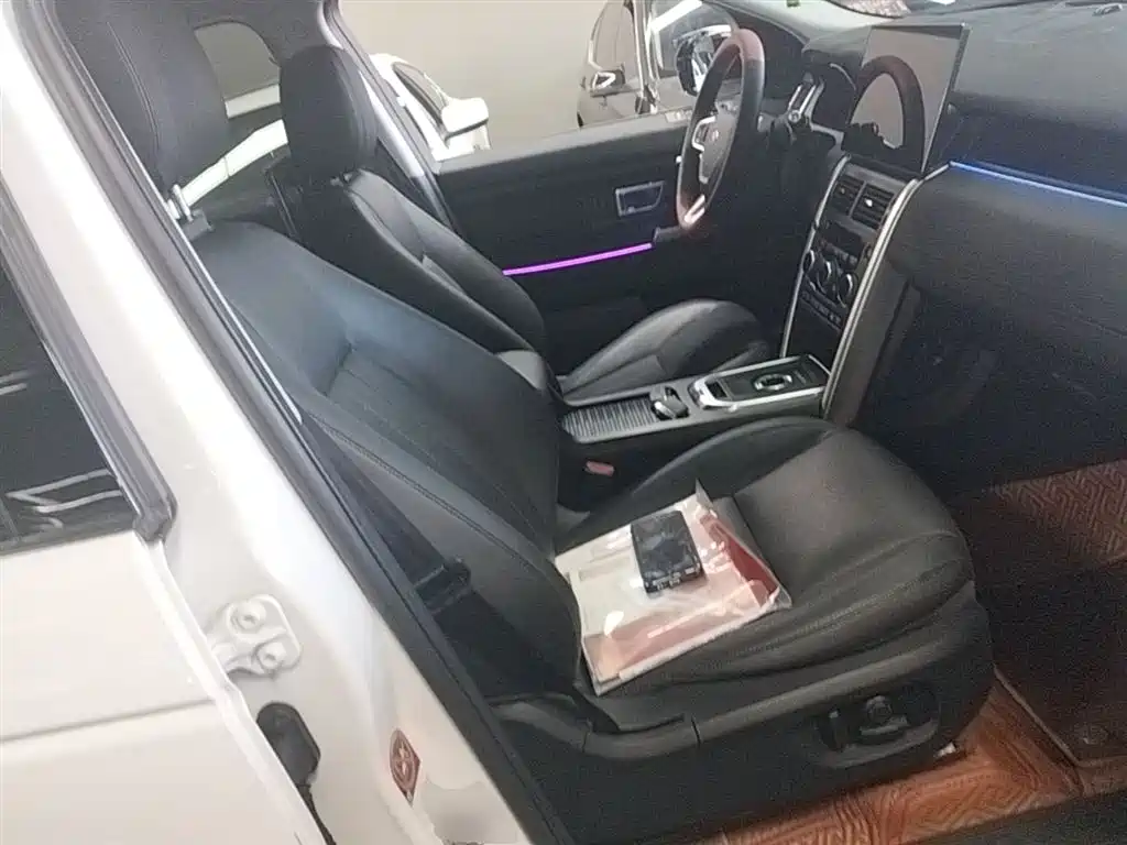 Land Rover Discovery Sport 2016 2.0T HSE фото 25