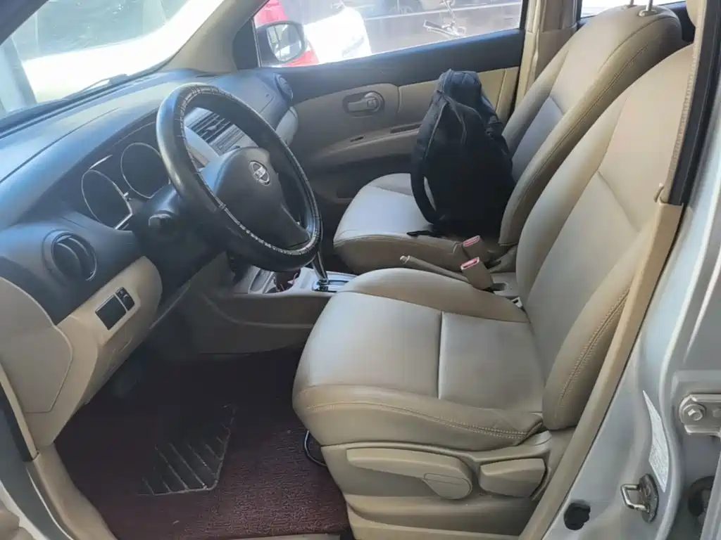 Nissan Livina 2018 2015 1.6XE CVT Comfort Edition