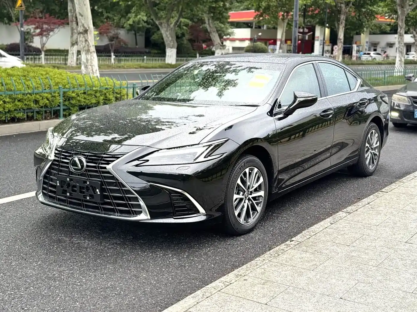 Lexus ES 2025 200 Ultimate Edition