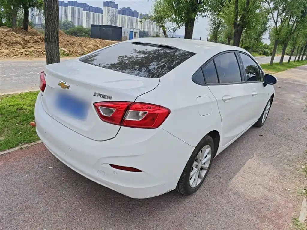 Chevrolet Cruze 2018 320 Automatic Pioneer Sunroof Edition фото 7