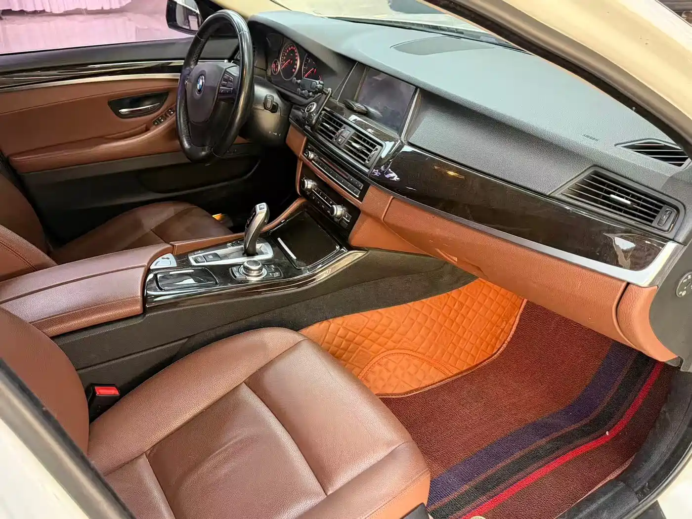 BMW 5 Series 2014 525Li Leading фото 6