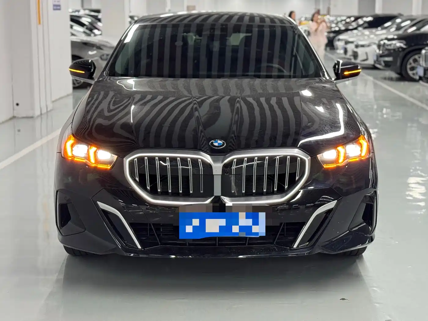 BMW 5 Series 2024 530Li Leading M Sport Package фото 2
