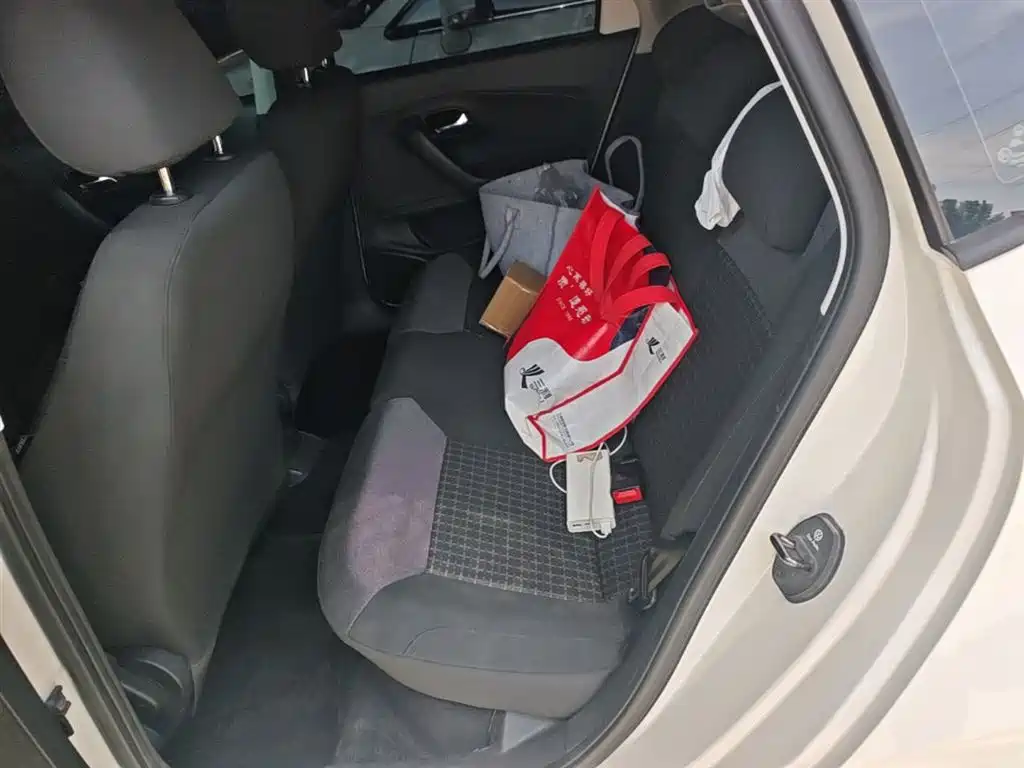 Volkswagen Polo 2016 1.6L Automatic Comfort фото 17