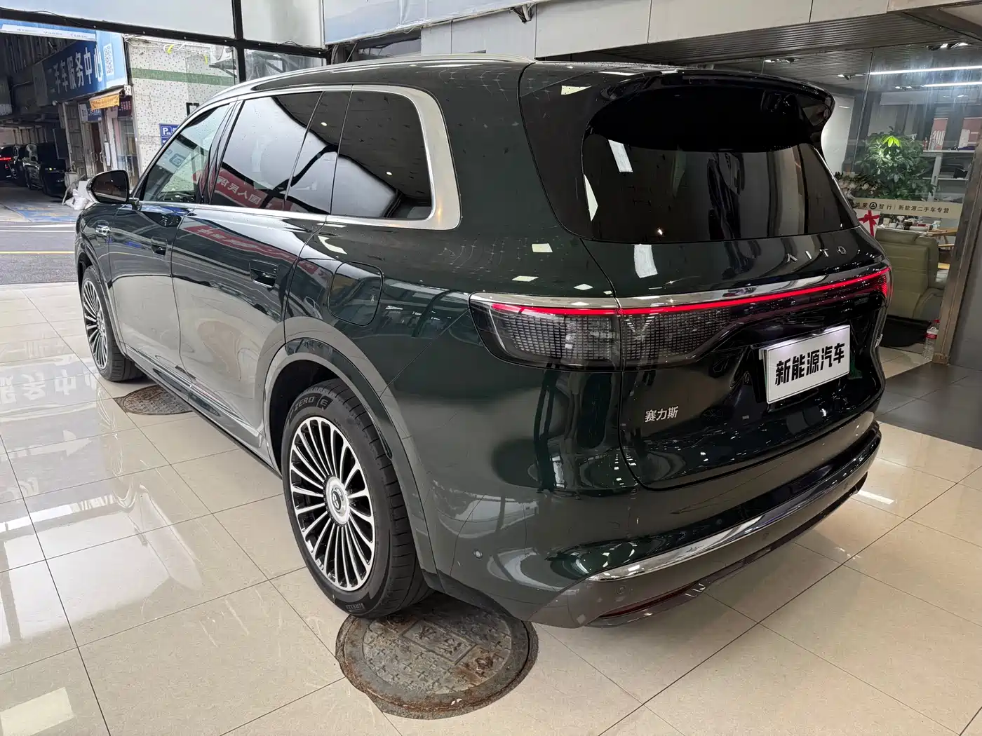 AITO Wenjie AITO M8 2025 Extended Range Ultra 53.4kWh 6-Seater фото 10