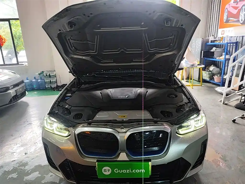 BMW iX3 2022 Leading Edition фото 16
