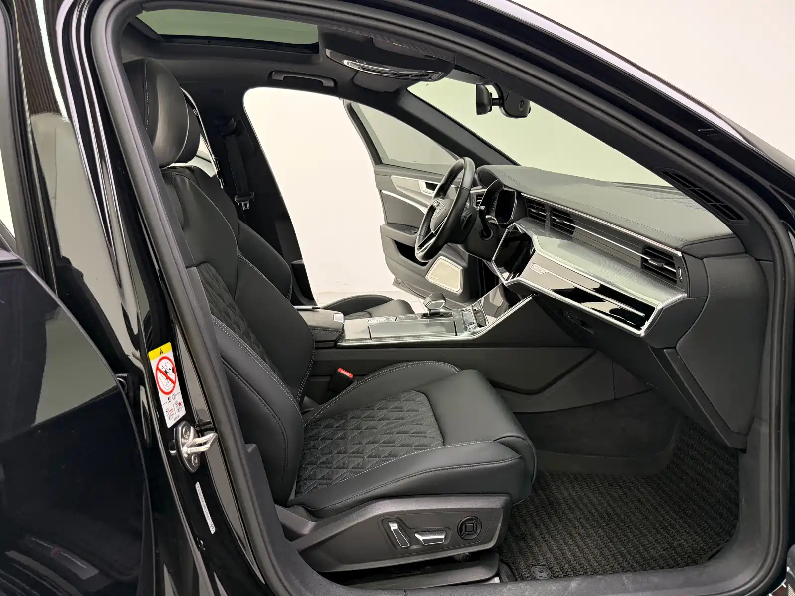 Фото 22 - Audi A6L