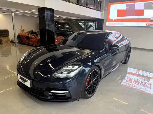 PORSCHE PANAMERA