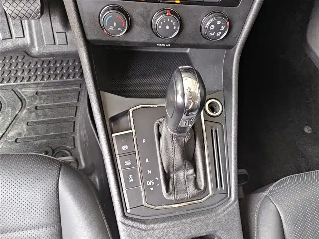 Volkswagen Lavida 2022 1.5L Auto Comfort Edition фото 14