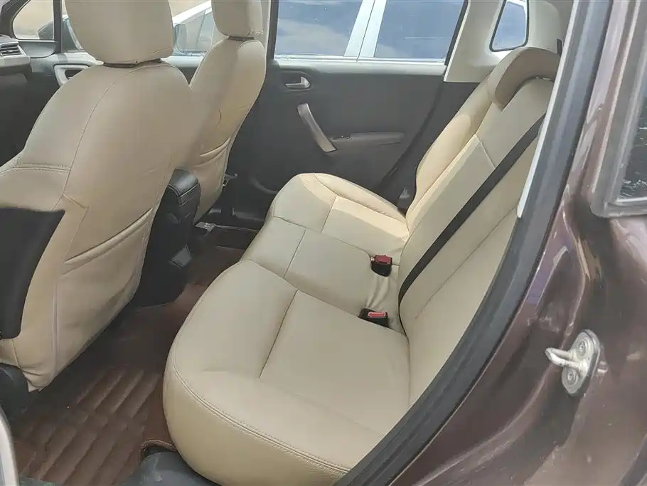 Peugeot 2008 2014 1.6L Automatic Navigation Edition фото 11
