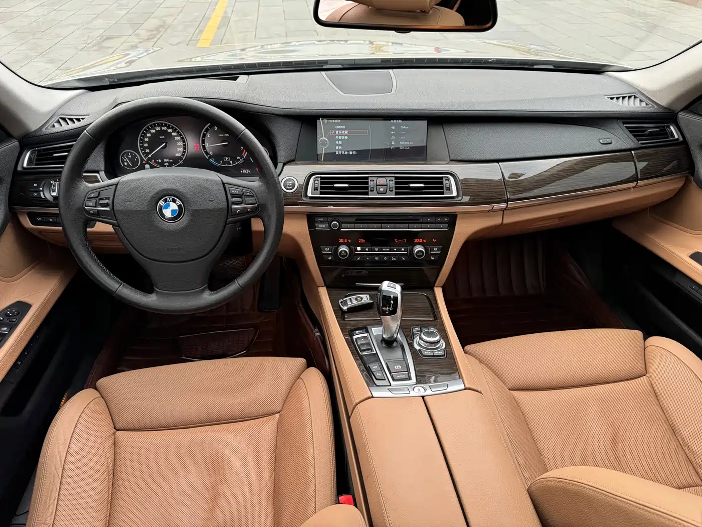 BMW 7 Series 2009 740Li Luxury фото 16