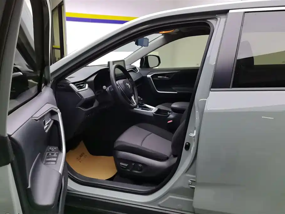 Toyota RAV4 Rongfang 2020 2.0L CVT 2WD Trend Edition фото 9