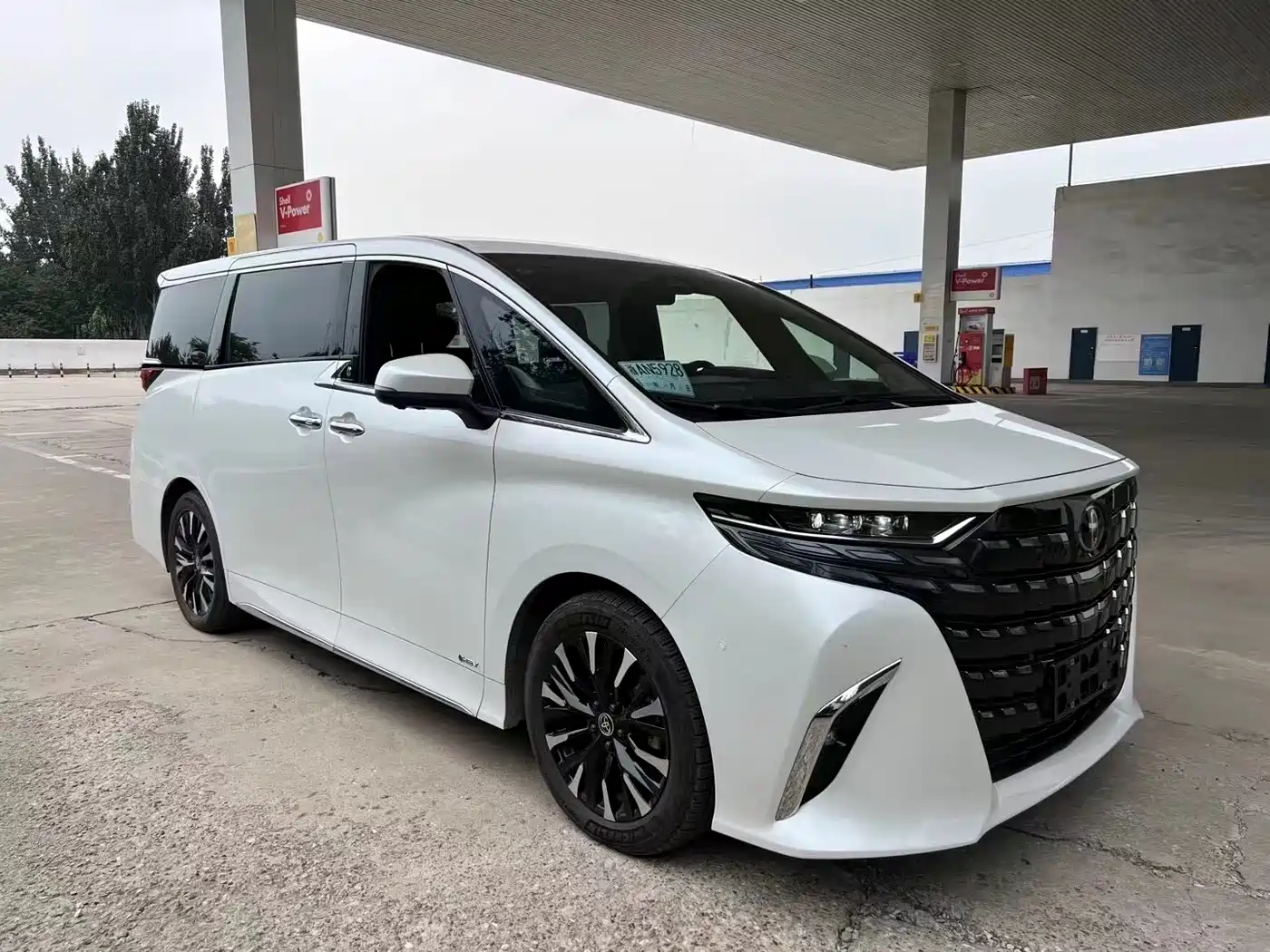 Toyota Alphard 2024 Hybrid 2.5L Ultimate Enjoyment Edition фото 3