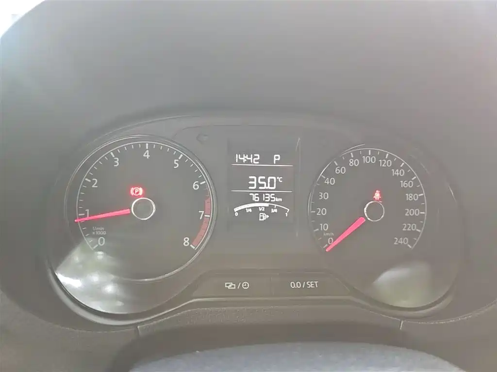 Volkswagen Polo 2016 1.4L Automatic Trend фото 12