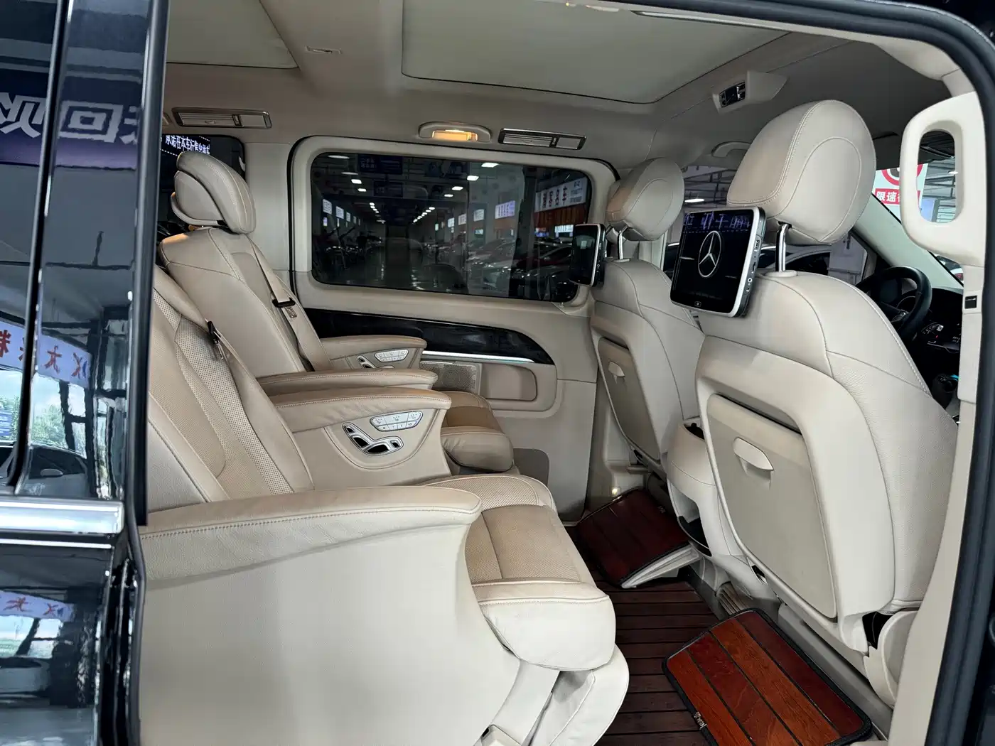 Mercedes-Benz V-Class 2017 2017 Model V 260 Premium Edition
