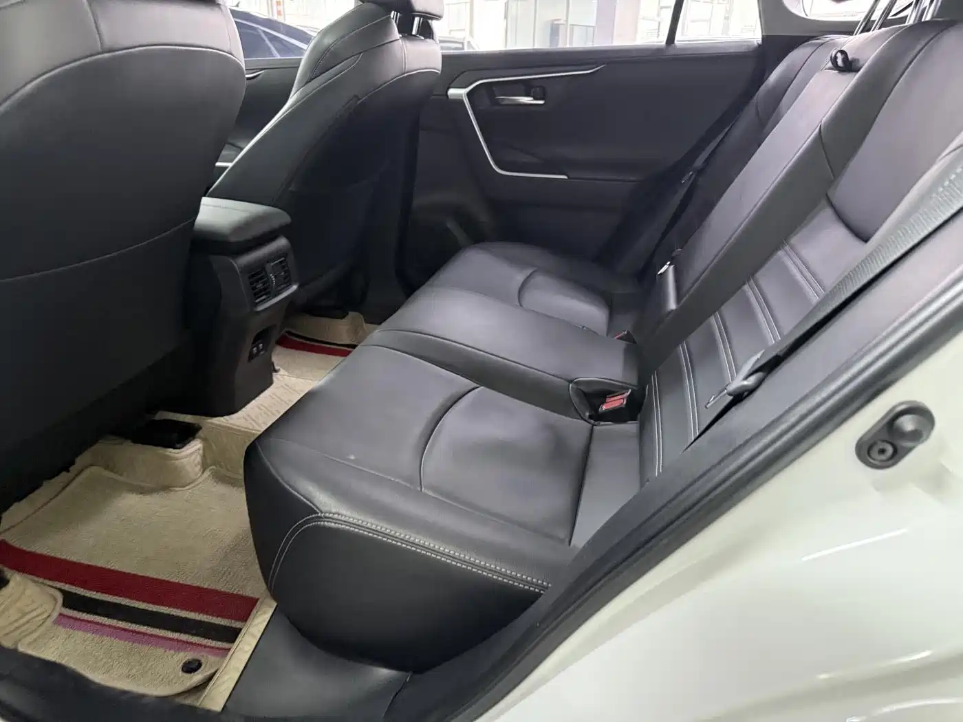 Toyota Wildlander 2021 2.0L CVT 4WD Luxury Edition фото 15