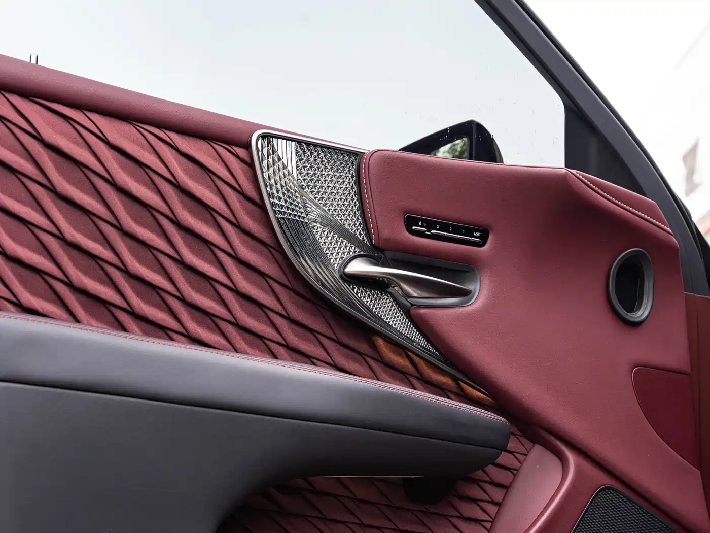 Lexus LS 2021 500h Executive Edition фото 20