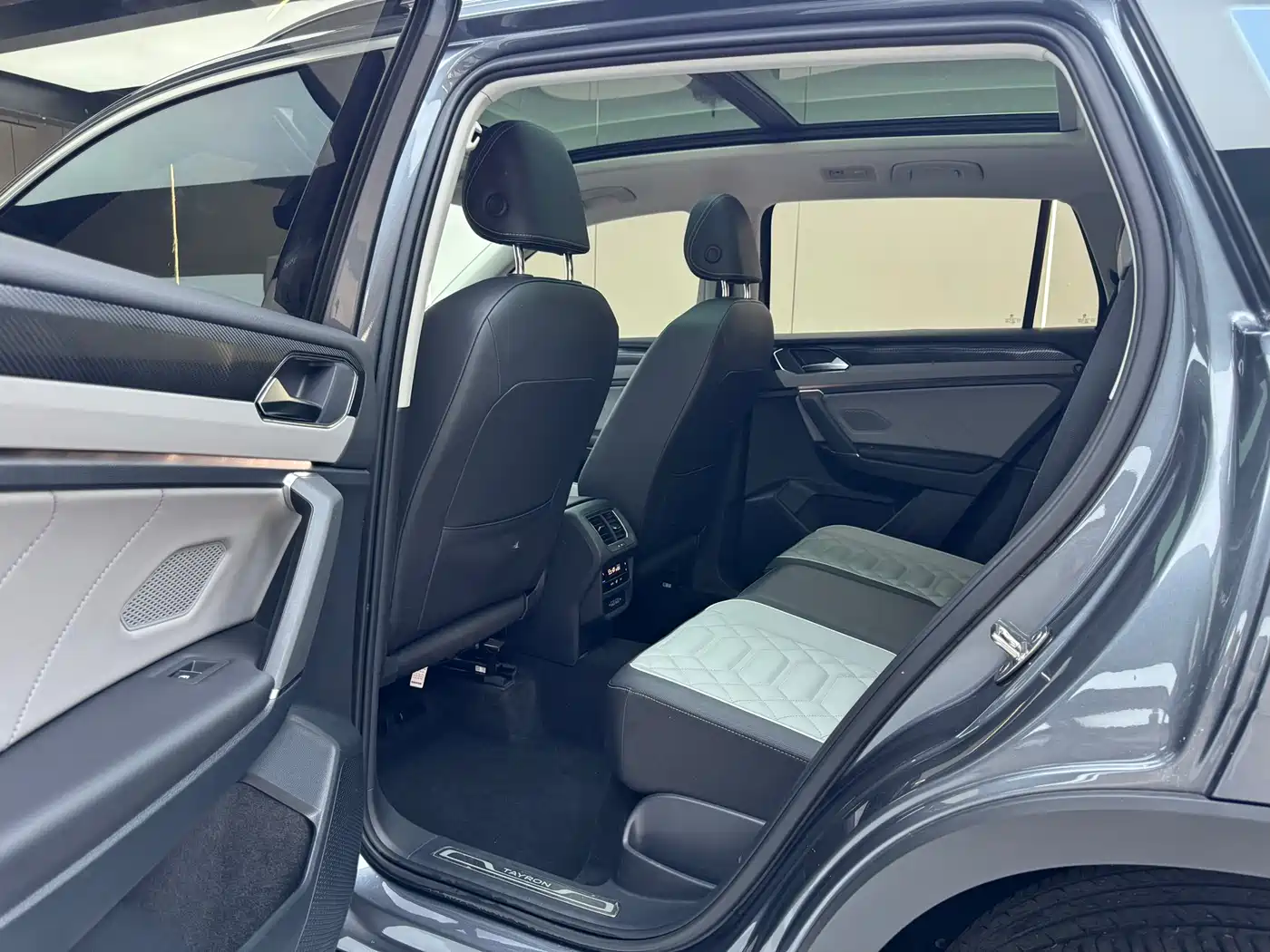 Volkswagen Tayron 2023 280TSI 2WD Luxury Plus Advanced Edition фото 10