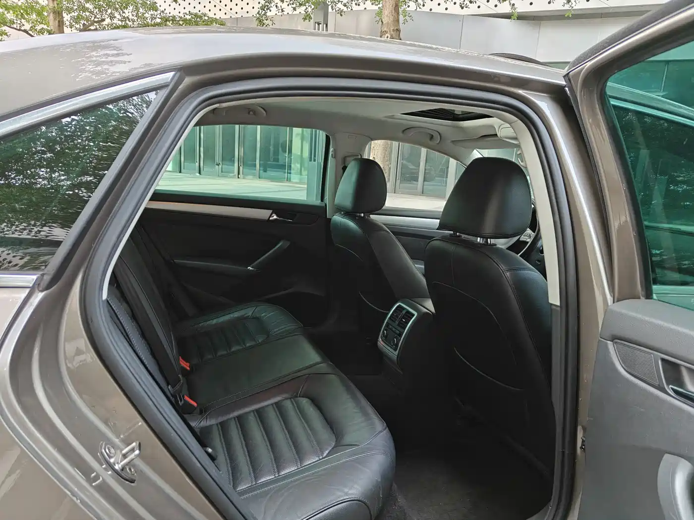 Volkswagen Passat 2015 1.8TSI DSG Prestige Edition фото 6