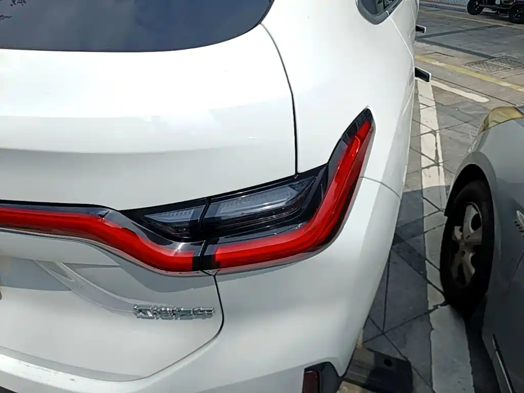 Фото 8 - NIO EC6