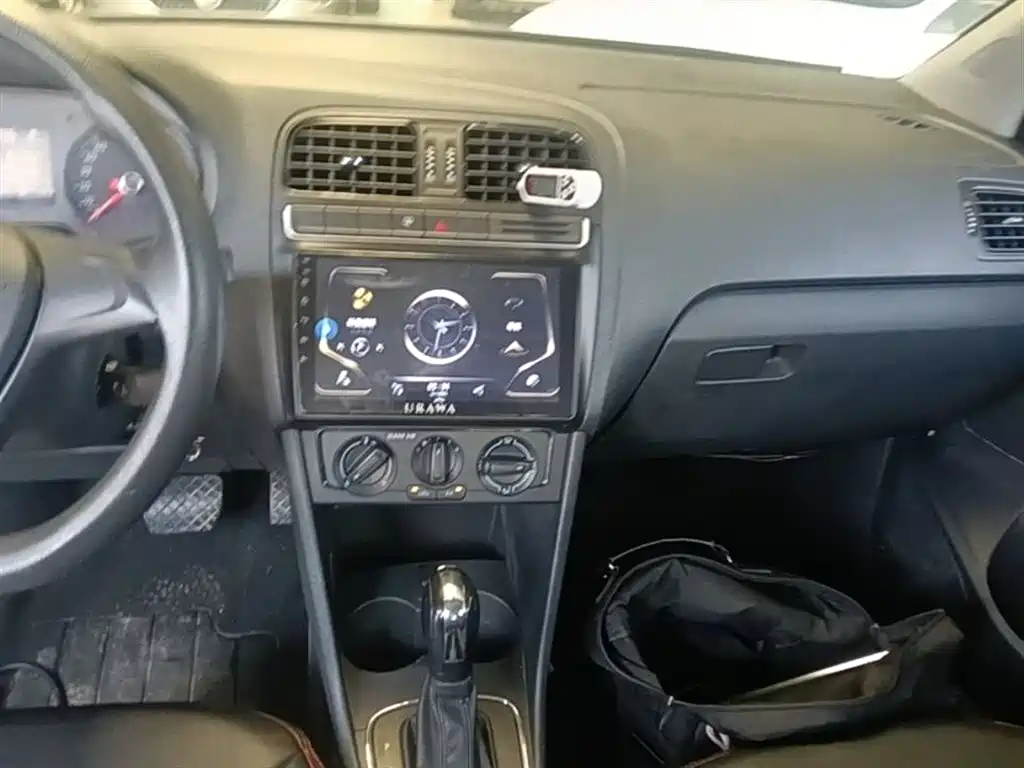 Volkswagen Polo 2016 1.4L Automatic Trend фото 13