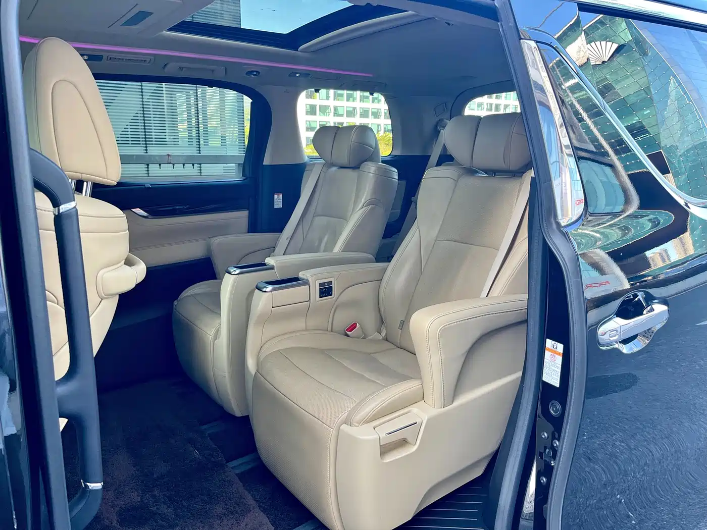 Toyota Alphard 2020 Hybrid 2.5L Luxury Edition фото 8