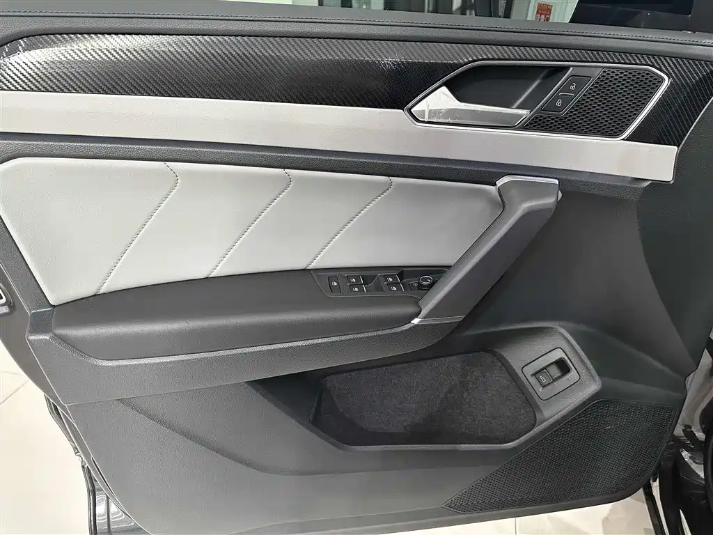 Volkswagen Tayron 2024 330TSI 2WD Luxury Plus Advanced фото 6