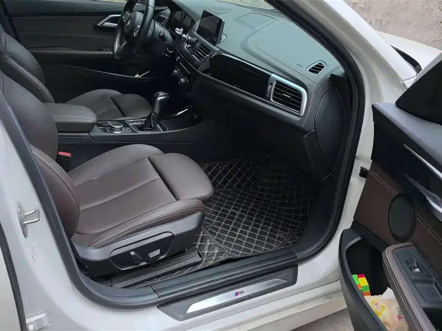 BMW 1 Series 2019 118i M Sport Package фото 8