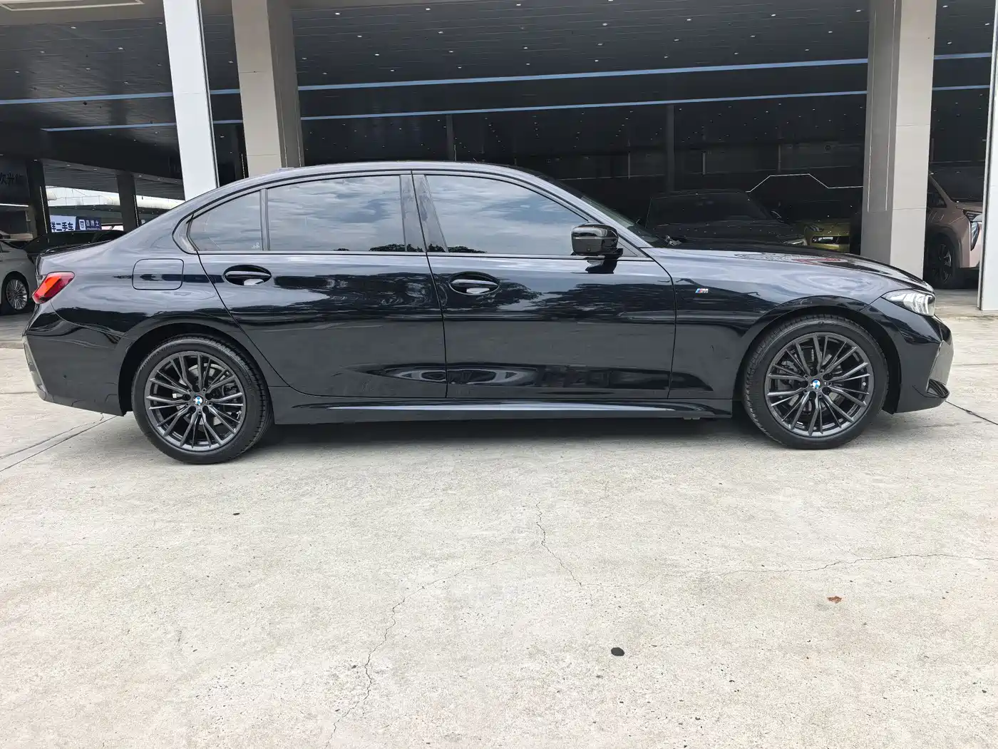 BMW 3 Series 2024 325Li M Sport Shadowline Package фото 10