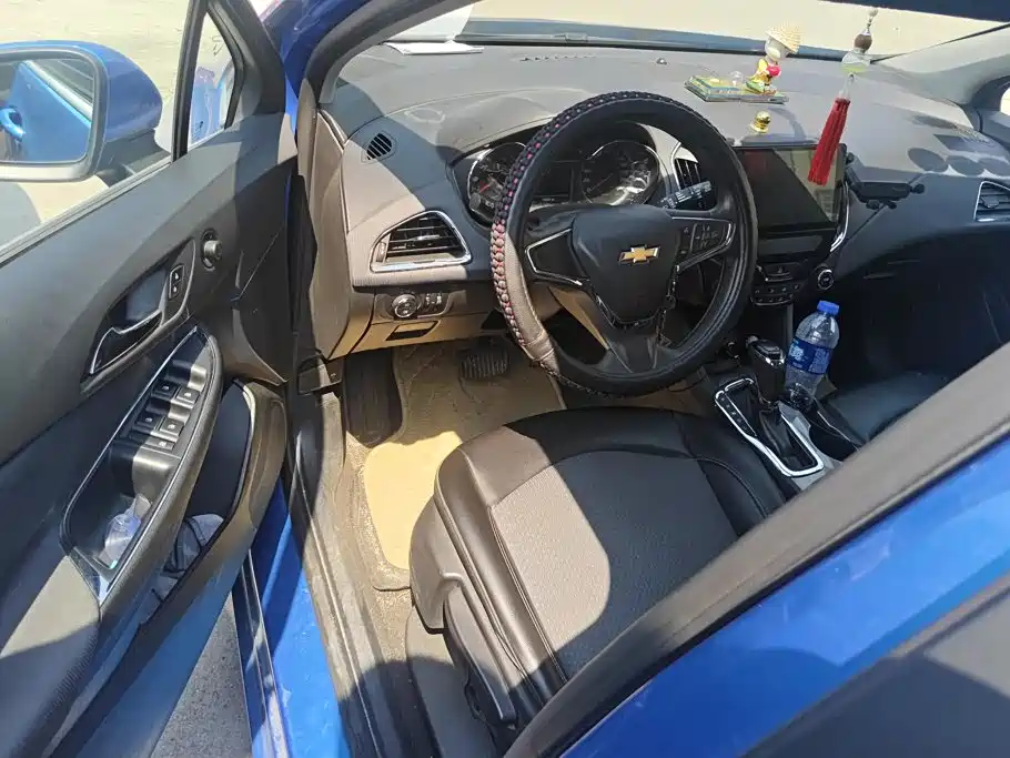 Chevrolet Cruze 2018 2017 1.5L Hatchback Auto Style
