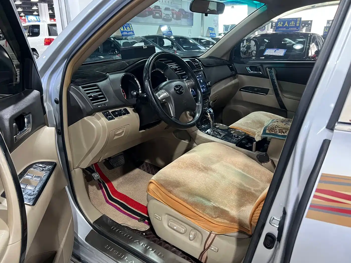 Toyota Highlander 2011 2.7L 2WD 7-seat Luxury фото 9