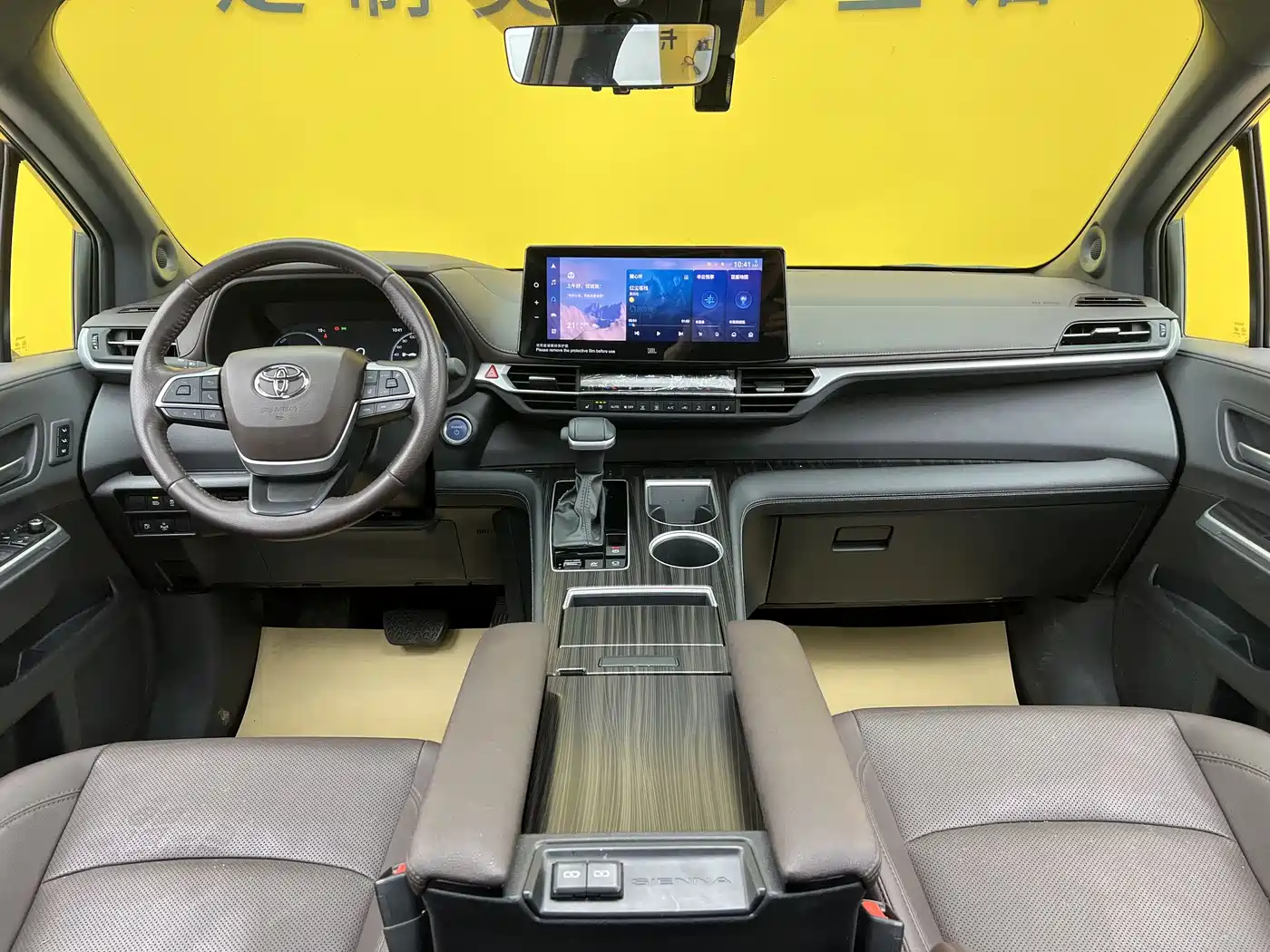 Toyota Sienna 2023 2.5L Hybrid Platinum Edition фото 14