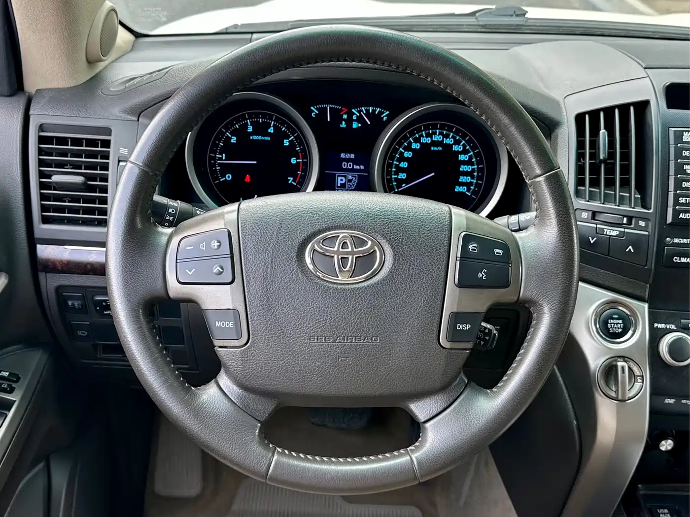 Toyota Land Cruiser 2010 Model 4.7L Automatic VX фото 7