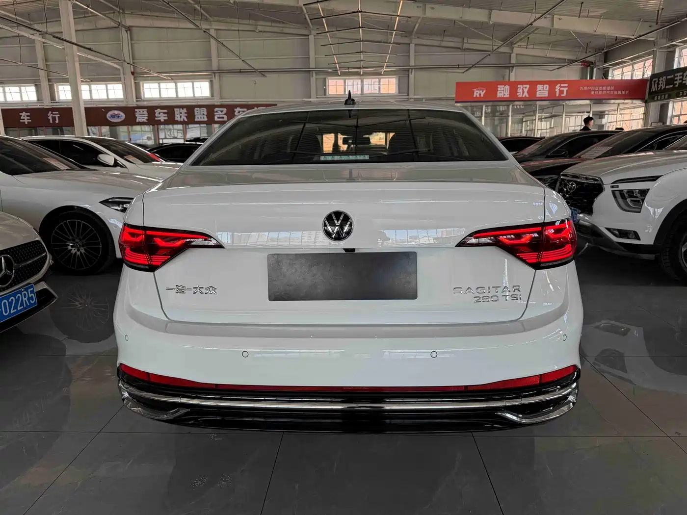 Volkswagen Sagitar 2023 Model Year 280TSI DSG Surpass Edition фото 5