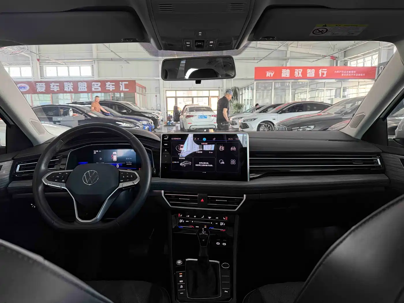 Volkswagen Sagitar 2023 Model Year 280TSI DSG Surpass Edition фото 14