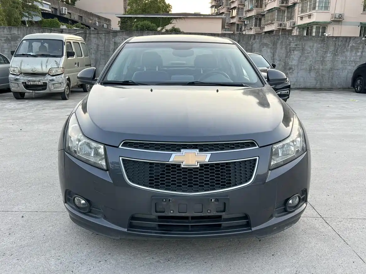 Chevrolet Cruze 2013 Model 1.8L SE AT фото 2