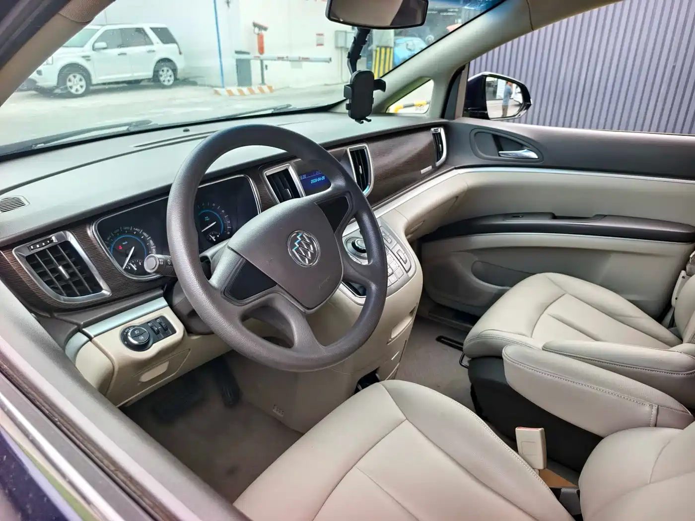 Buick GL8 2011 2.4L CT Luxury Business Comfort Edition фото 9