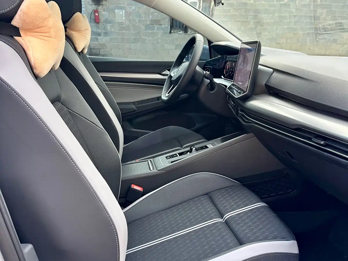 Volkswagen Golf 2026 300TSI Pro фото 10