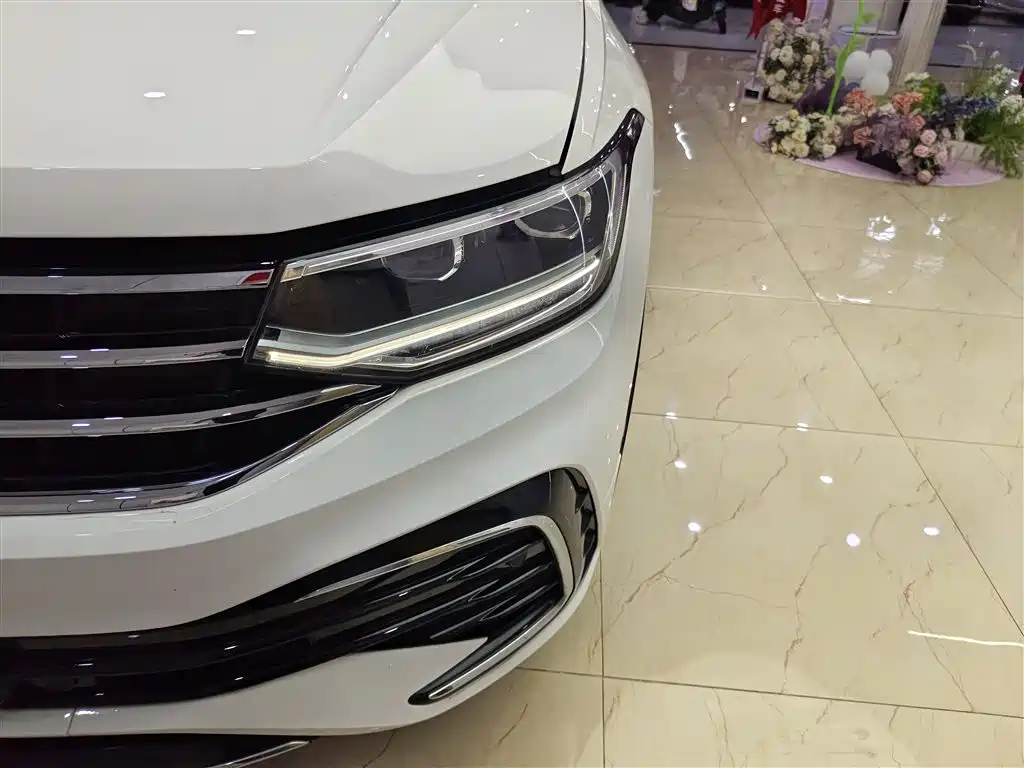 Volkswagen Tiguan L 2022 380TSI Automatic 4WD R-Line Cross Edition 7-Seater фото 9