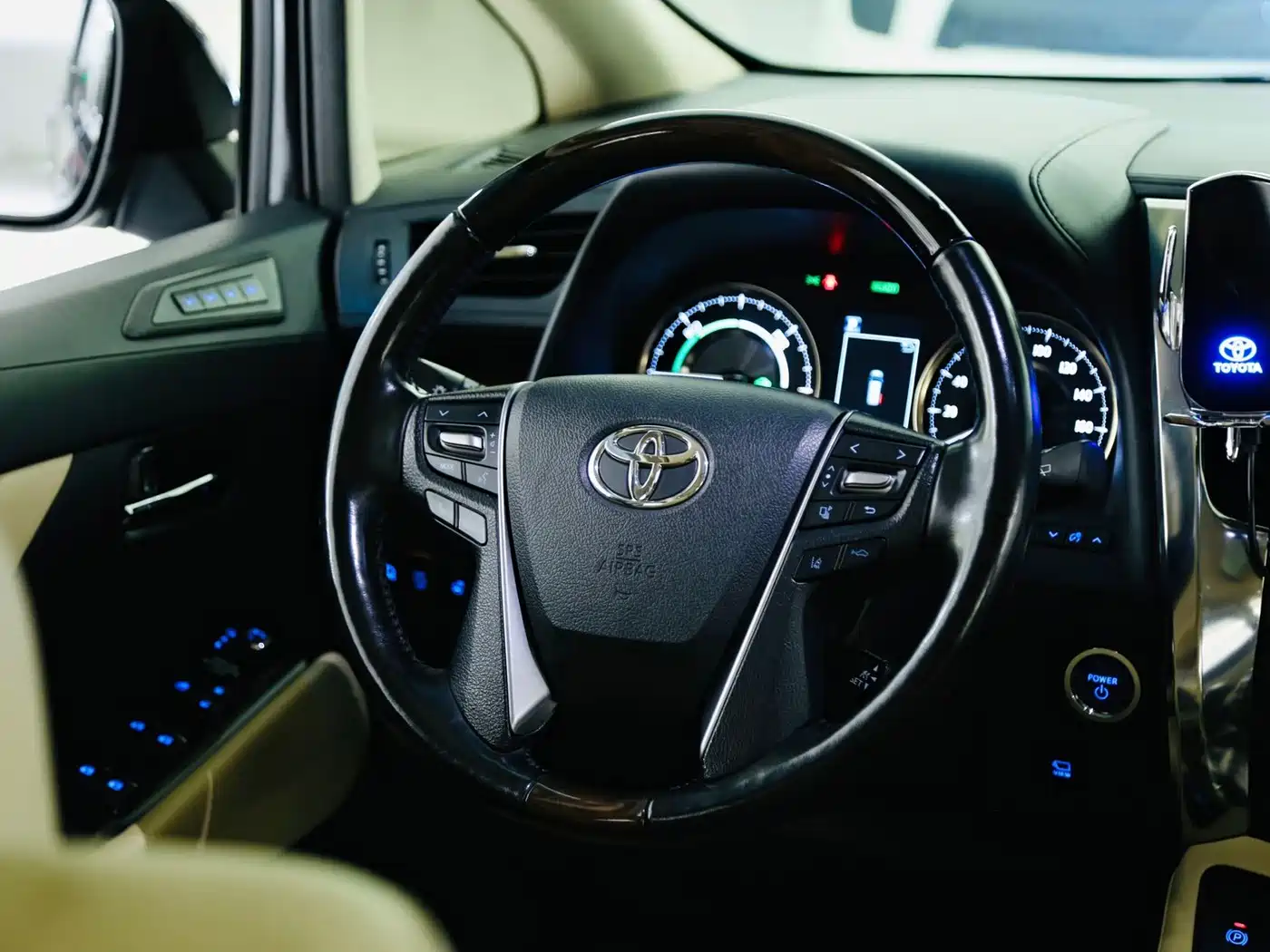Фото 16 - Toyota Alphard