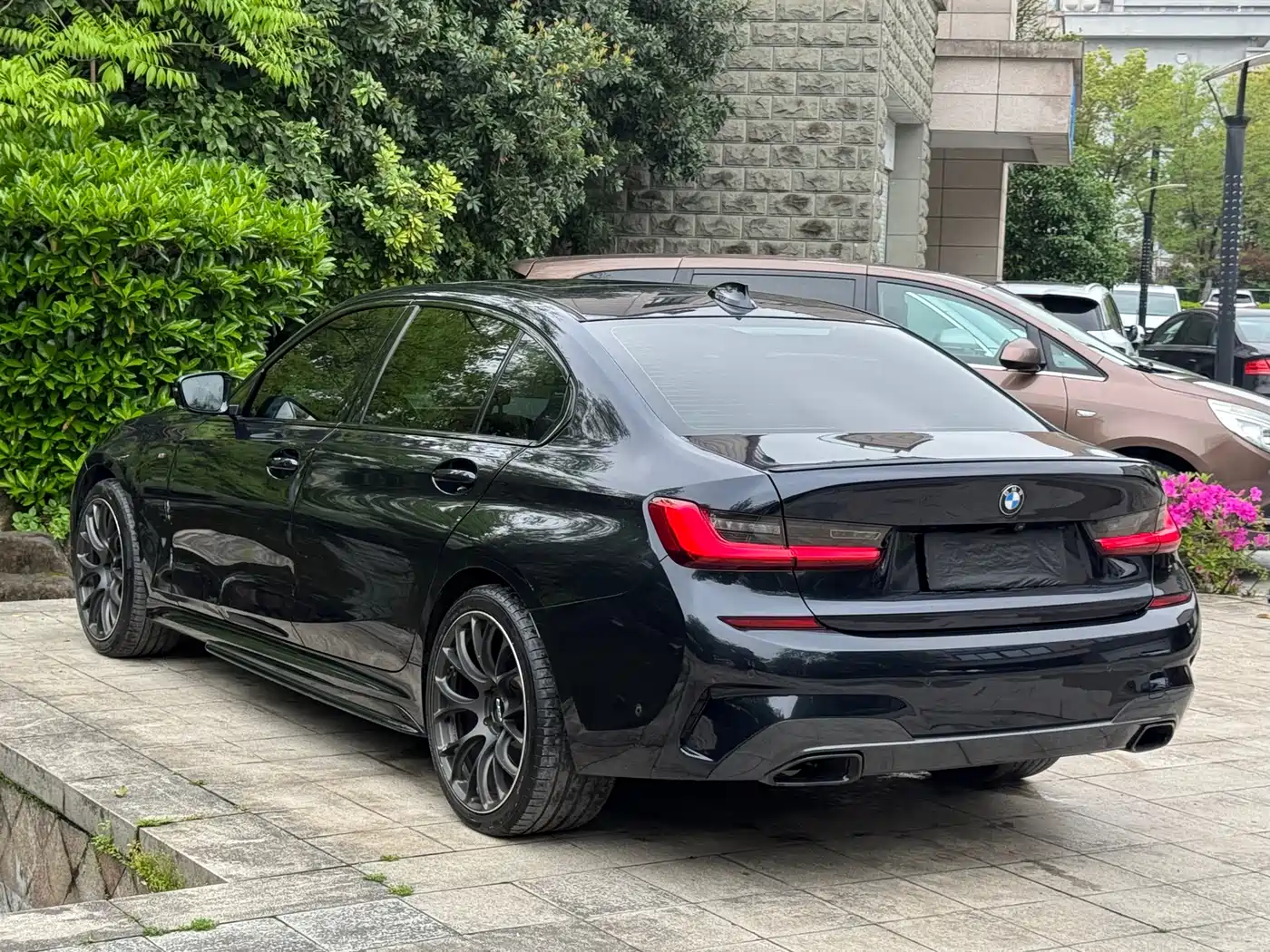 BMW 3 Series 2021 330Li xDrive M Sport Night Edition фото 7