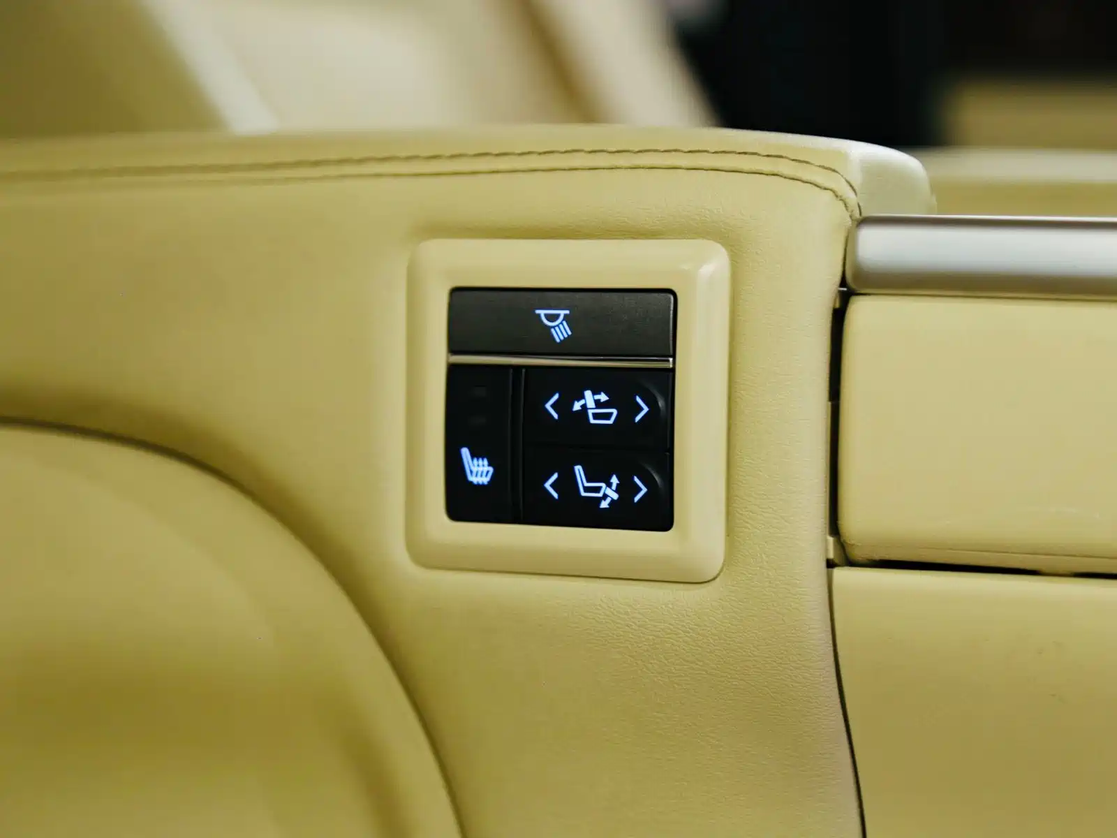 صورة 18 - Toyota Alphard