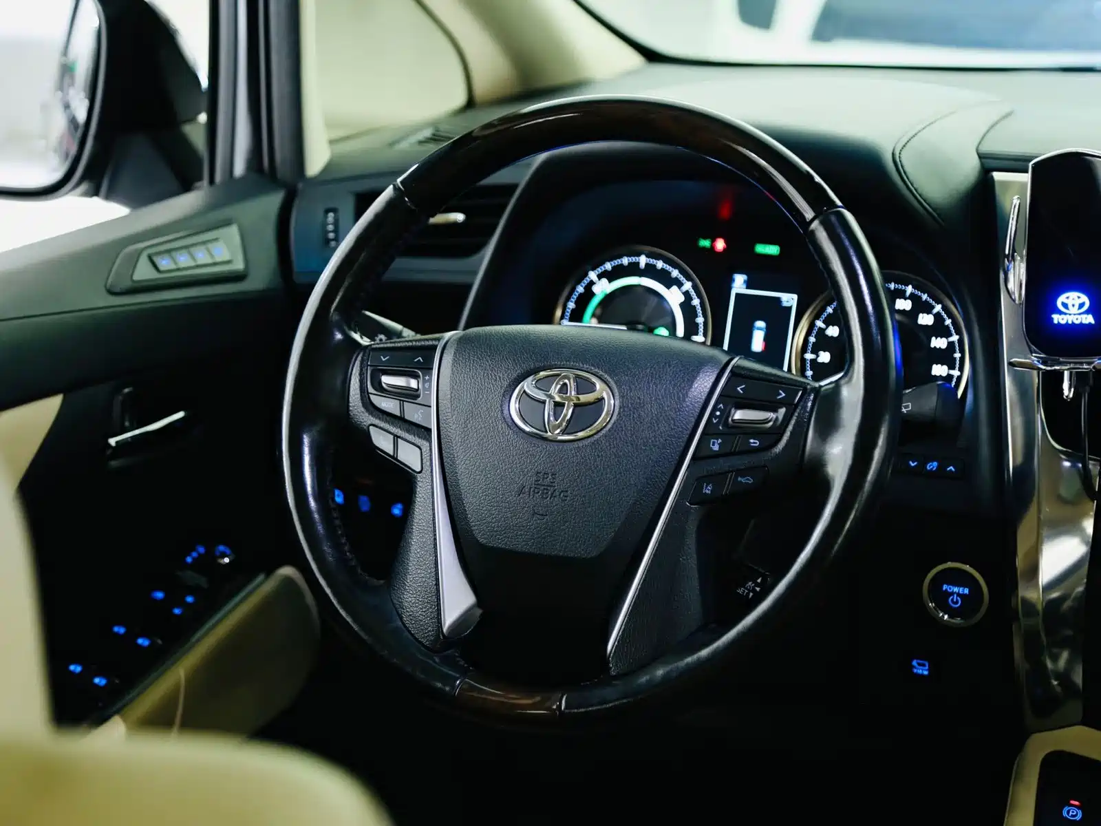 صورة 16 - Toyota Alphard