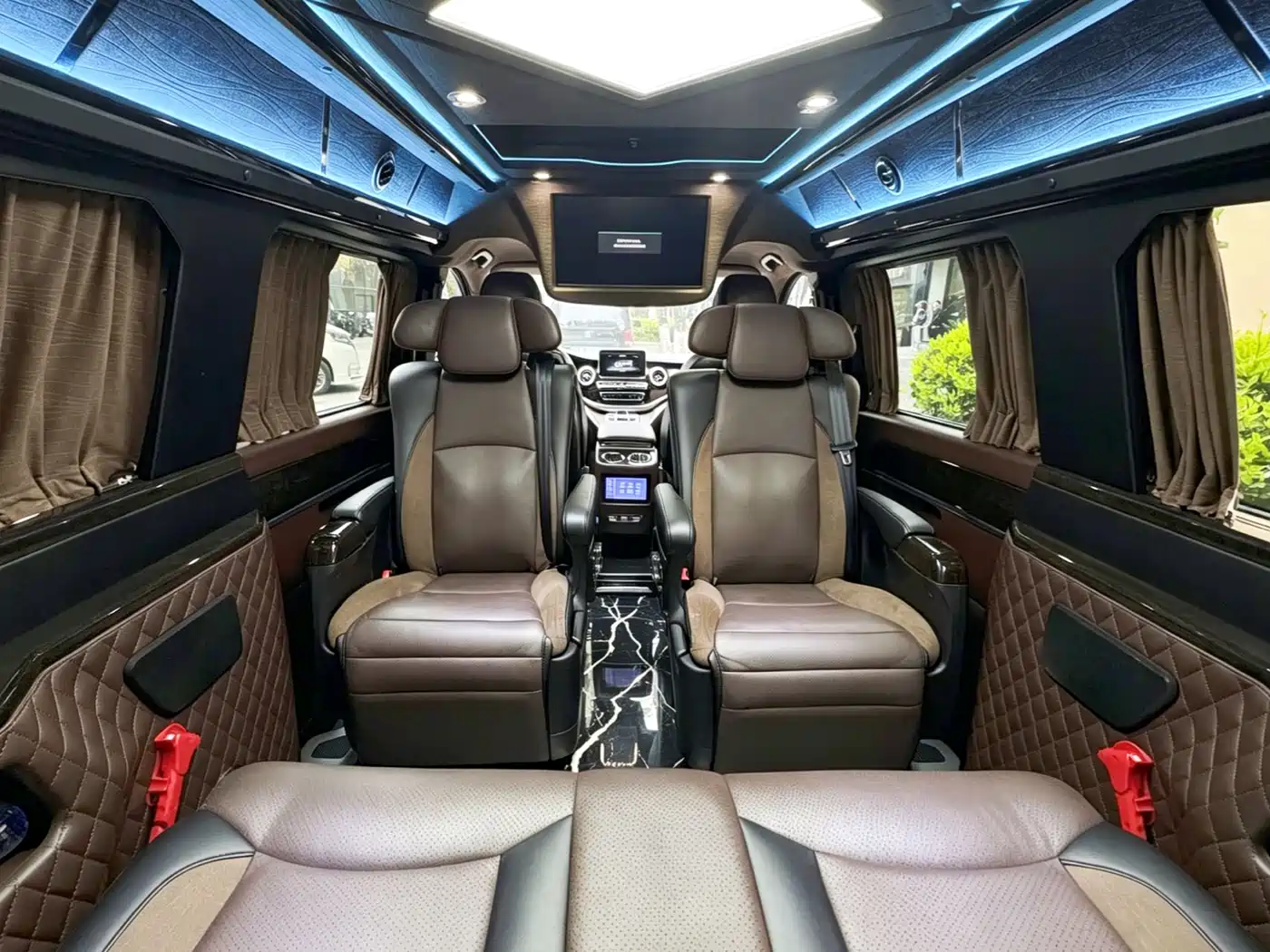 Mercedes-Benz V-Class 2018 V 260 L Premium Long Wheelbase Edition China VI фото 8