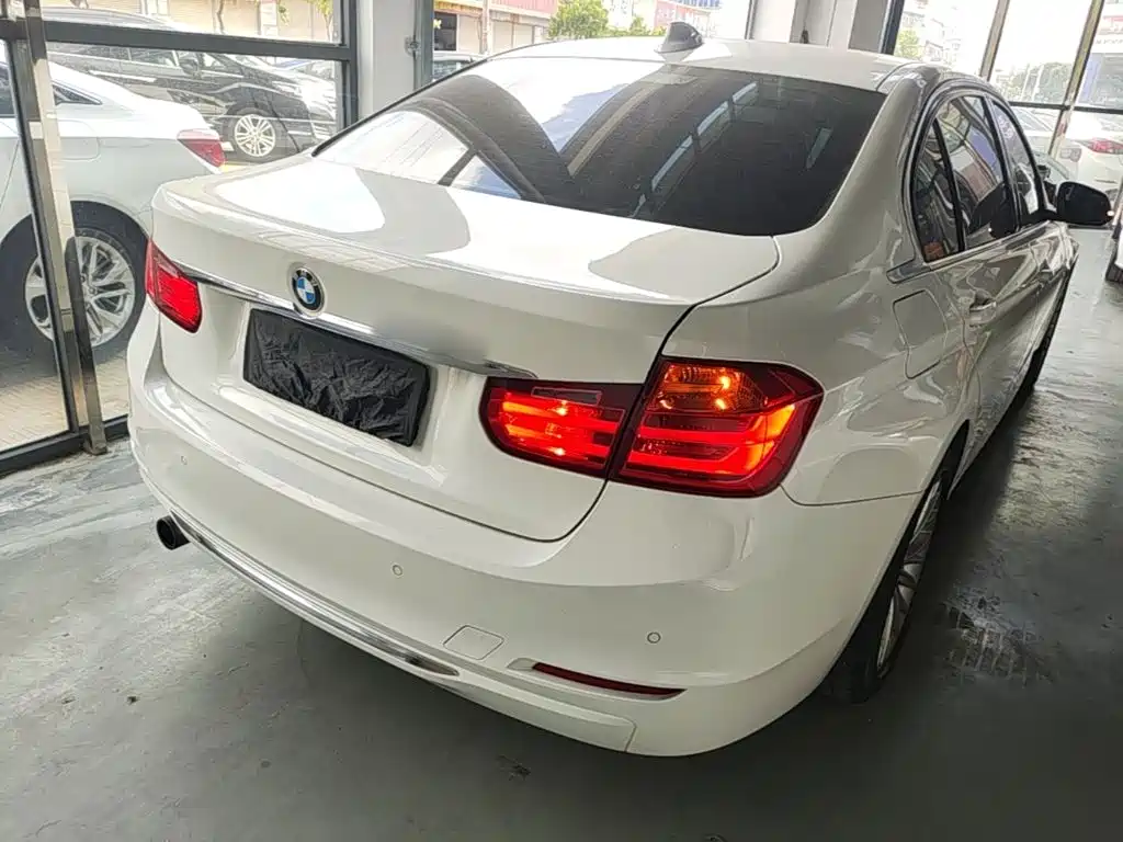 Photo 7 - BMW 3 Series