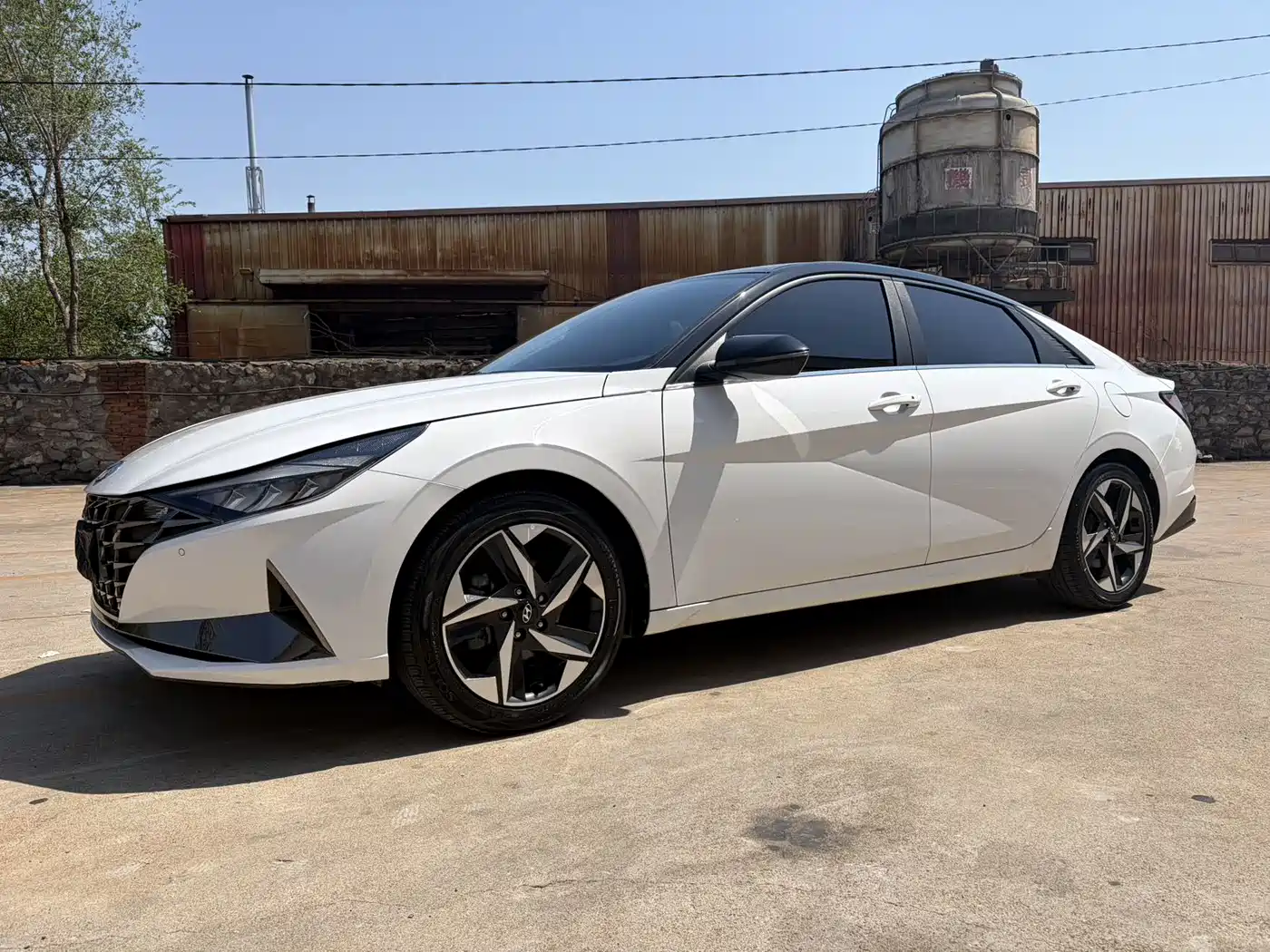 Hyundai Elantra 2021 1.5L CVT LUX Premium Edition