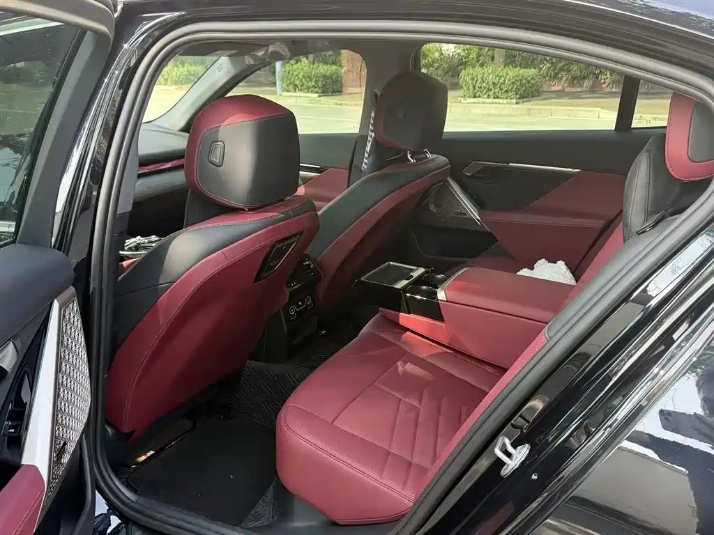 BMW 5 Series 2025 530Li Premium M Sport Package фото 4