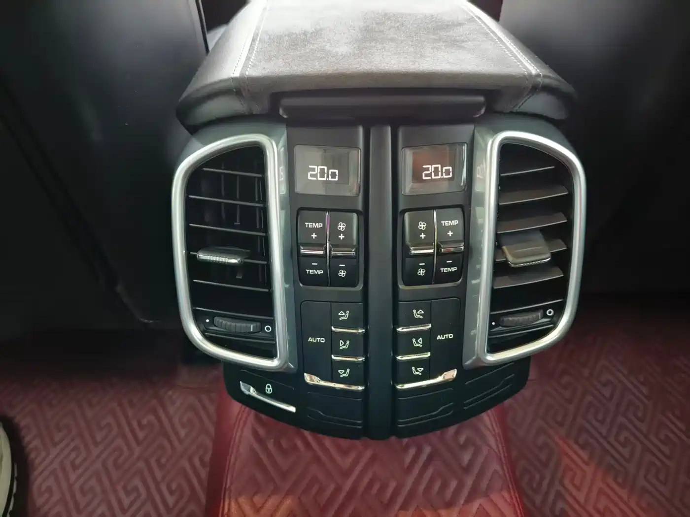 Porsche Cayenne 2015 Cayenne GTS 3.6T фото 19
