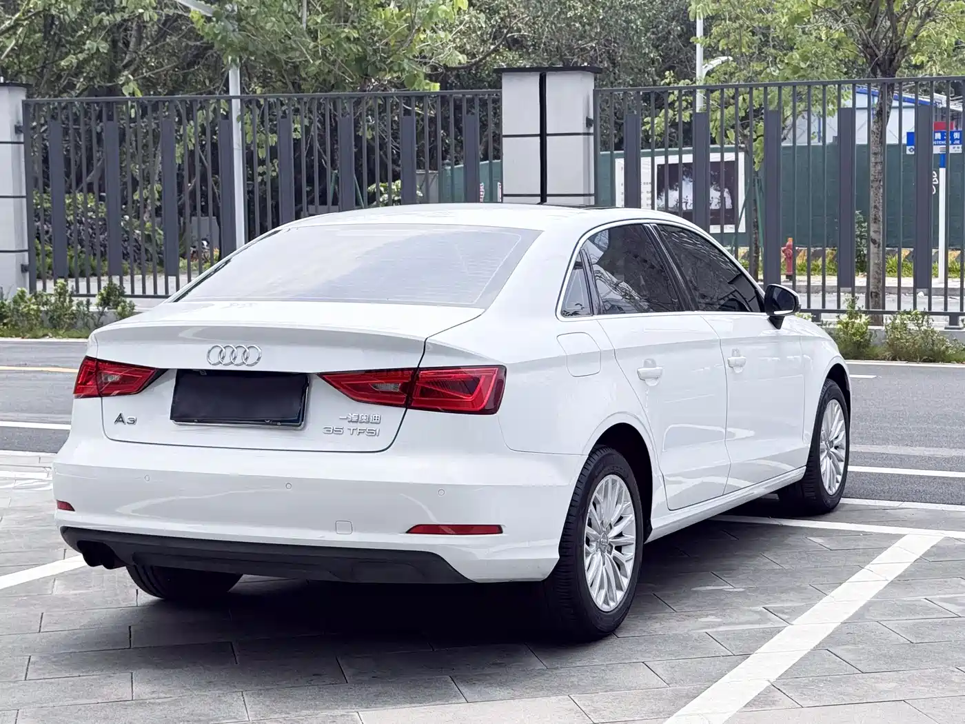 Audi A3 2016 Limousine 35 TFSI Leadership фото 9
